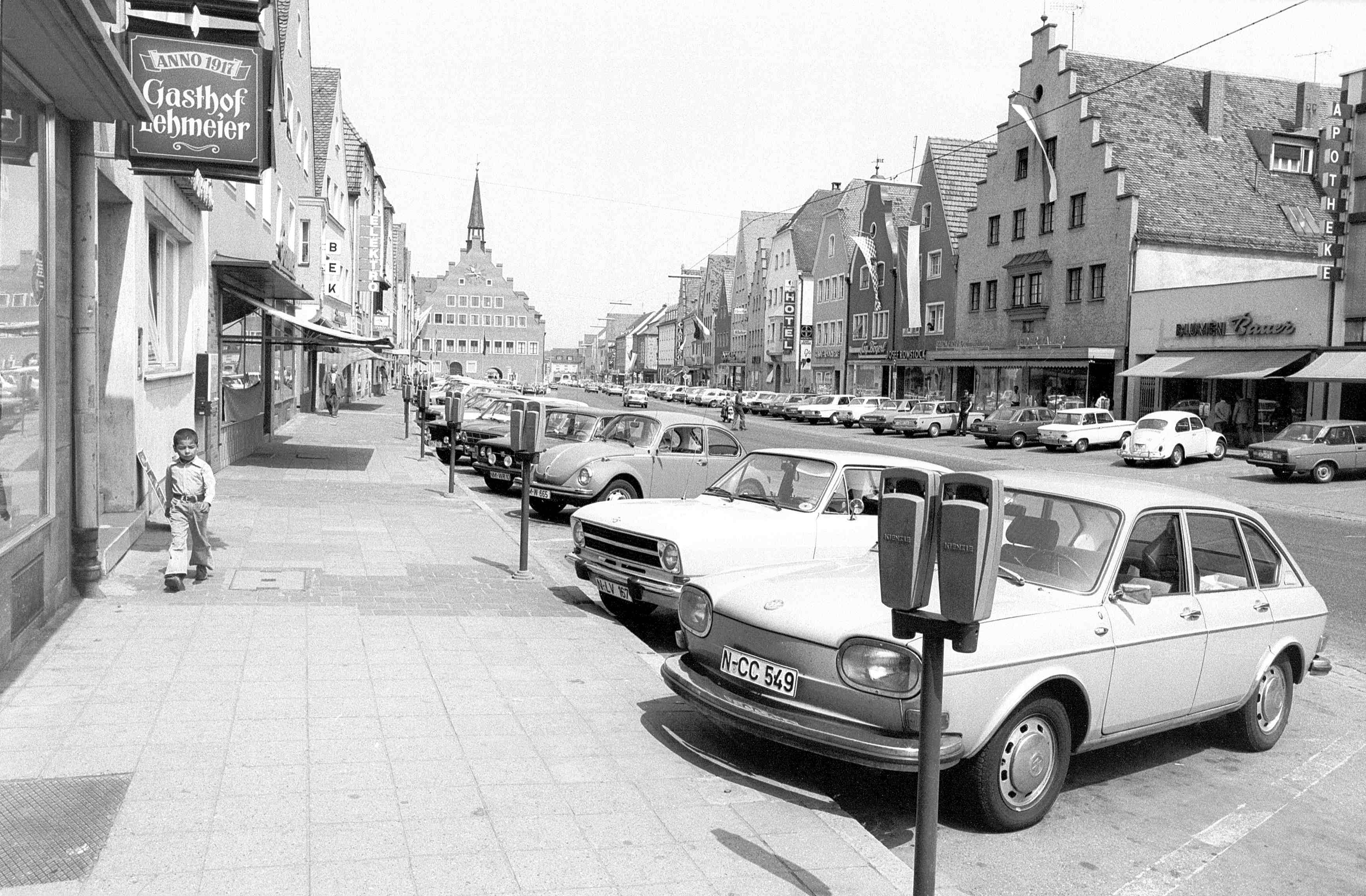 039 Oberer Markt mit Blick Rathaus